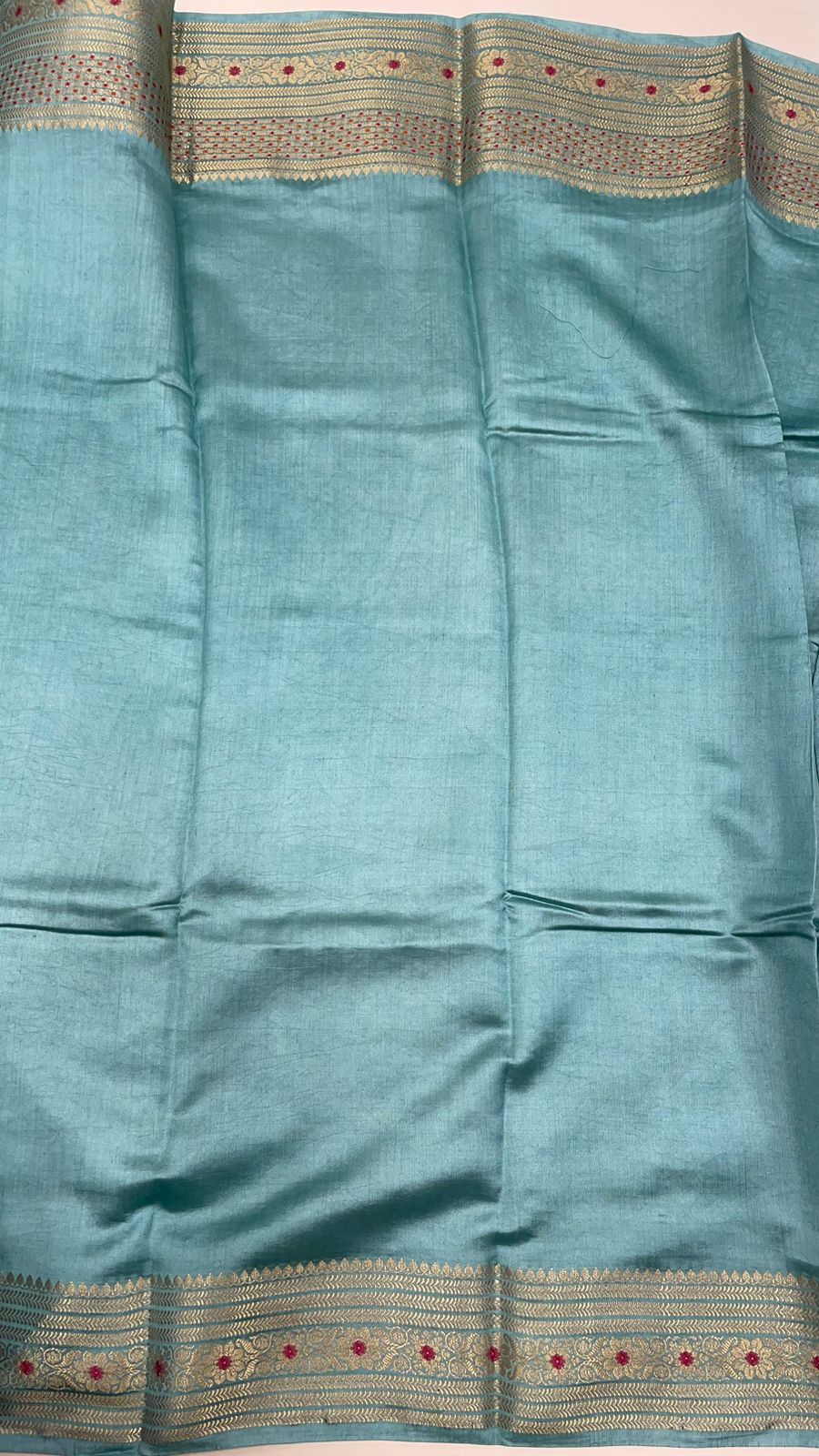 Seamless Elegance: Faishana's Exquisite Seagreen Chiniya Silk Gold Floral Zari Booti and Minakari Zari Border Saree