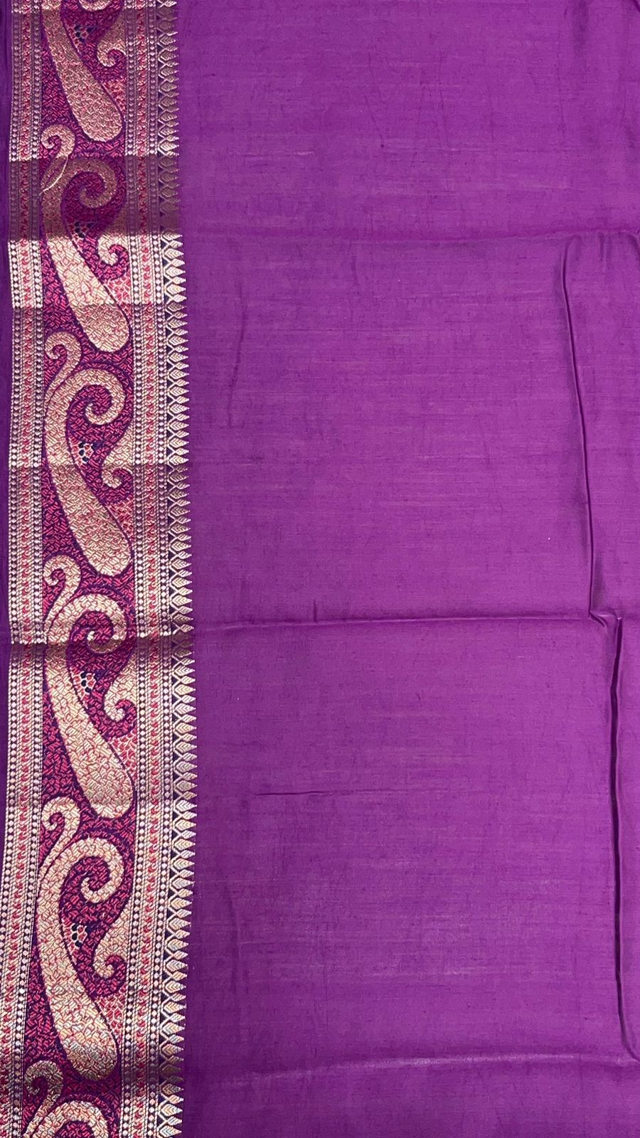 Regal Elegance: Faishana's Pure Silk Handloom Purple Chiniya Silk with Gold Zari Booti Tilfi Anchal and Tilfi Zari Border Paired with Exquisite Purple Blouse Piece
