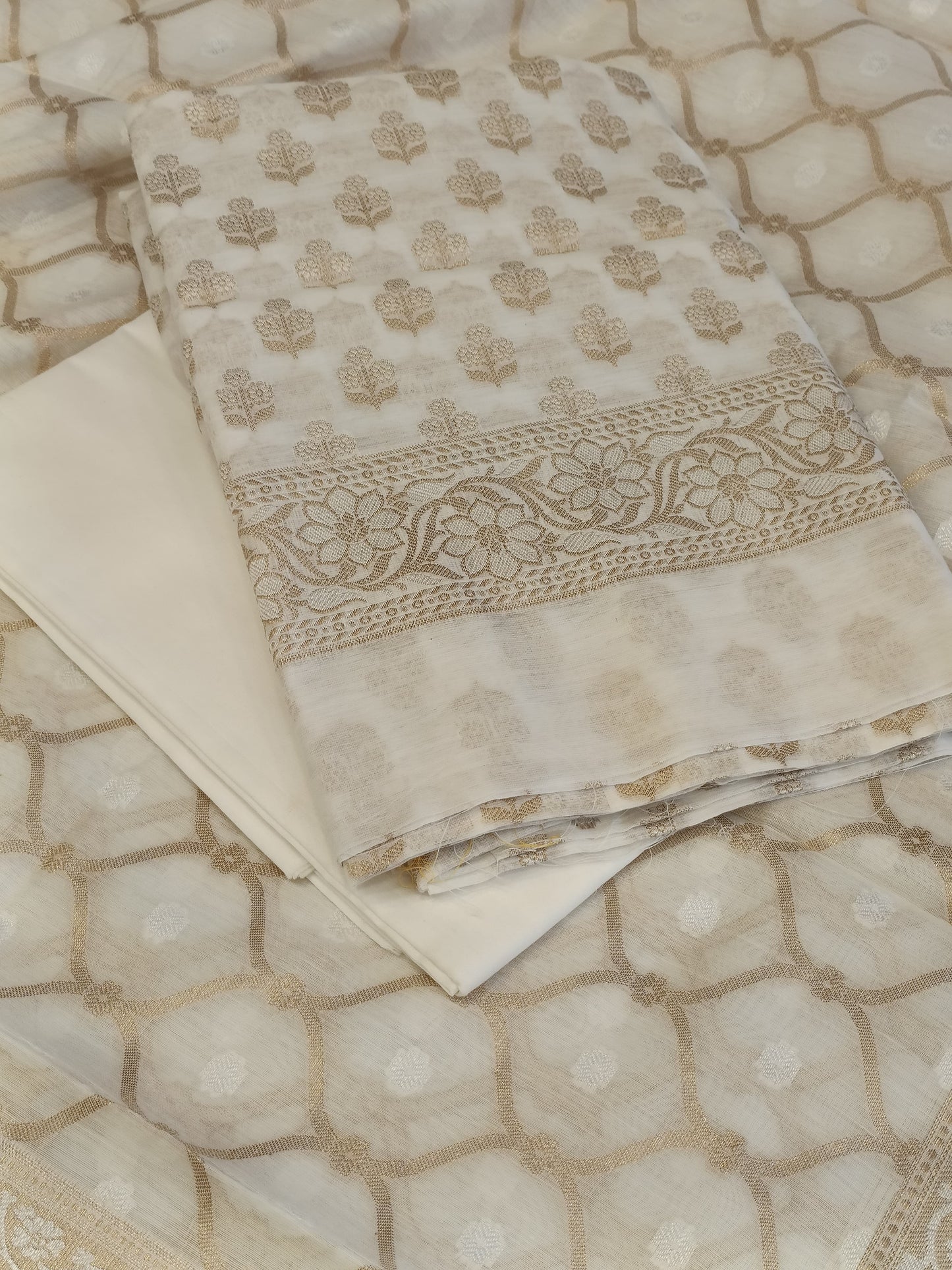 White Cotton Floral Silver Zari Booti Banarasi Suit with Alfi Jaal Dupatta Banarasi Suit 115SHL_CTN1