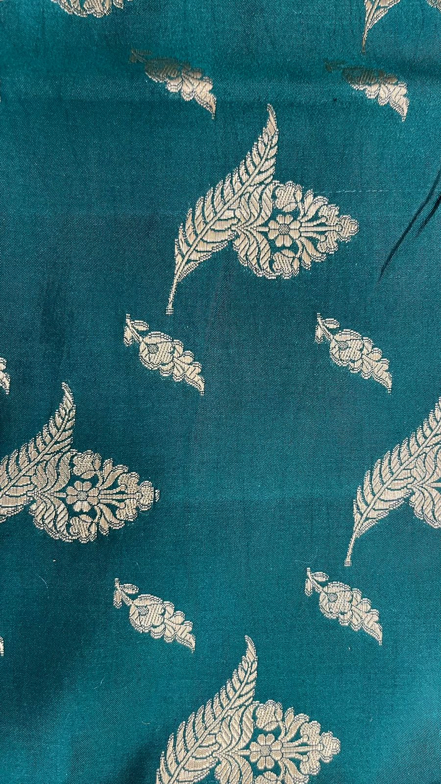 Enchanting Elegance: Faishana Pure Silk Handloom Dark Green Chiniya Silk Gold Floral Zari Booti with Minakari Border & Dark Green Blouse