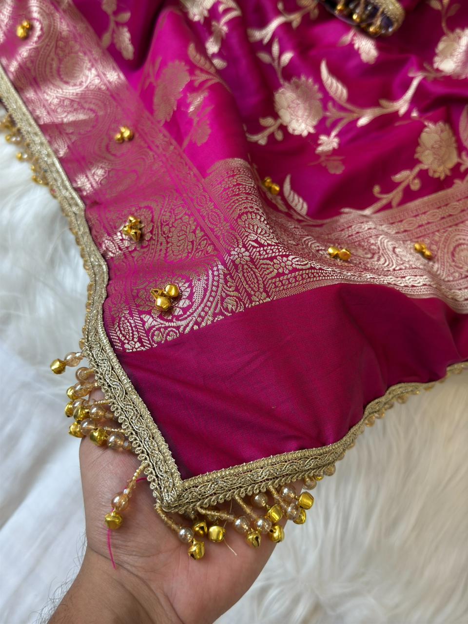 Light Purple Silk Zari Booti With Ghungroo And Lace Work Banarasi Suit 220PNJ_SG4
