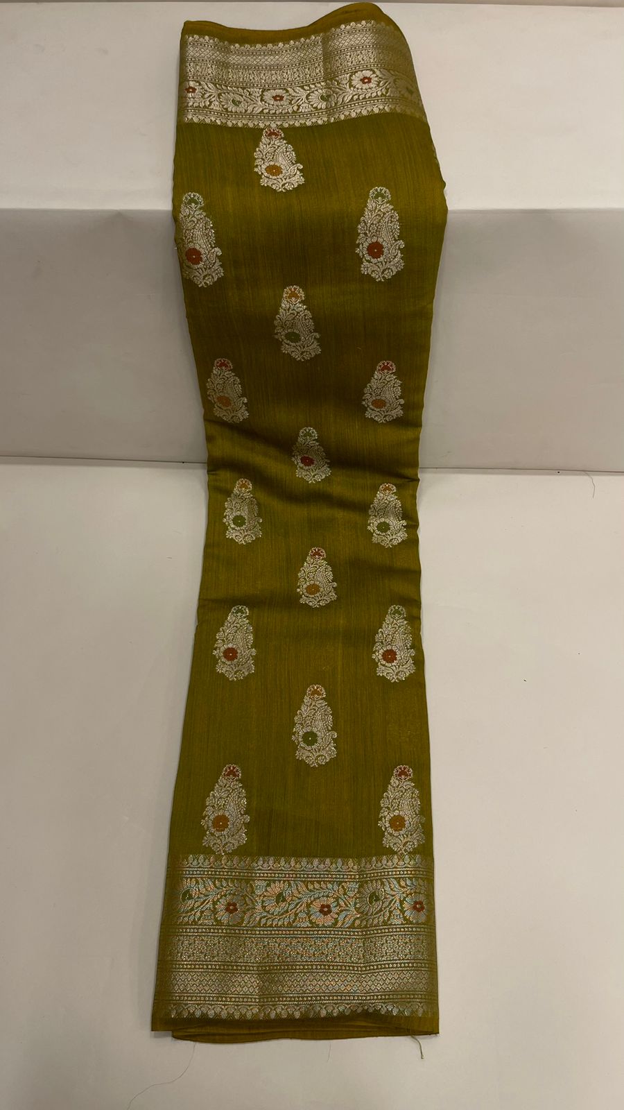 Enchanting Elegance: Faishana Pure Silk Handloom Olive Green Munga Silk Zari Minakari Jaal Anchal Saree with Banarasi Minakari Zari Border by an Olive Green Blouse Piece
