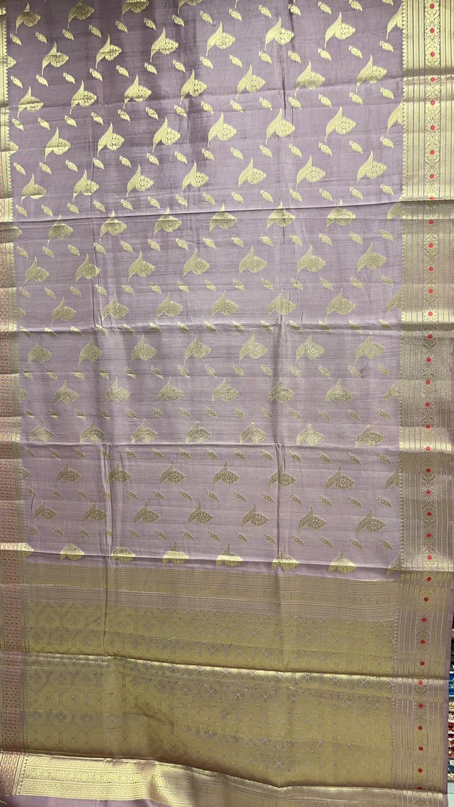 Regal Creation: Faishana Pure Silk Handloom Mauve Chiniya Silk Saree with Gold Zari Floral Booti and Minakari Zari Border with a Stunning Mauve Blouse Piece