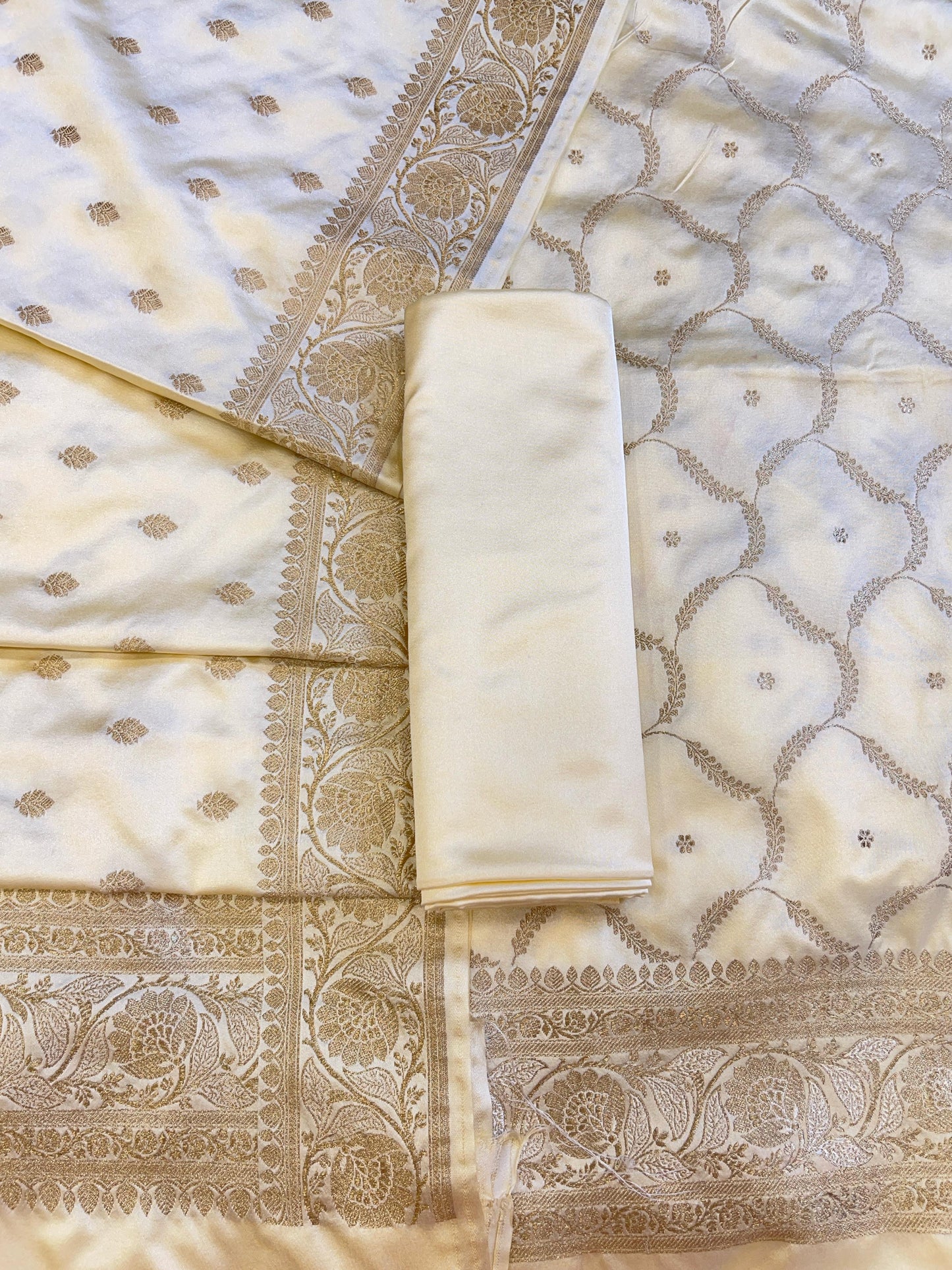 Cream Premium Handloom Mashru Silk Floral Zari Booti with Zari Jaal Dupatta Handloom Banarasi 3 pcs Suit Set 3000AJ_MSR11