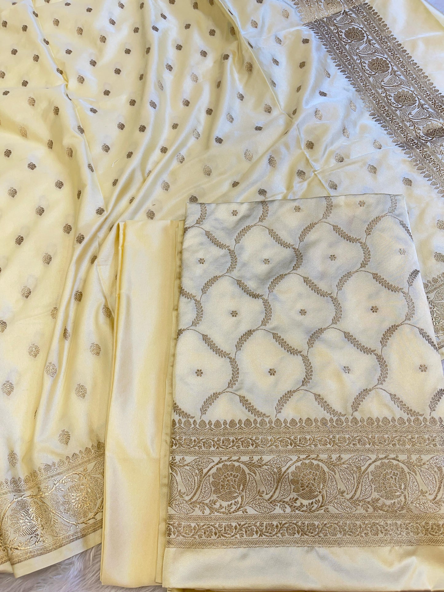Cream Premium Handloom Mashru Silk Floral Zari Booti with Zari Jaal Dupatta Handloom Banarasi 3 pcs Suit Set 3000AJ_MSR11