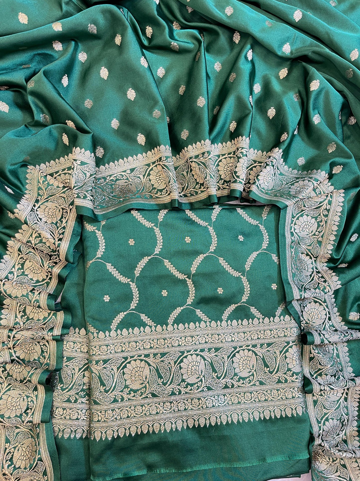 Green Premium Handloom Floral Zari Dyable Booti Banarasi Suit 30AJ_MSR37