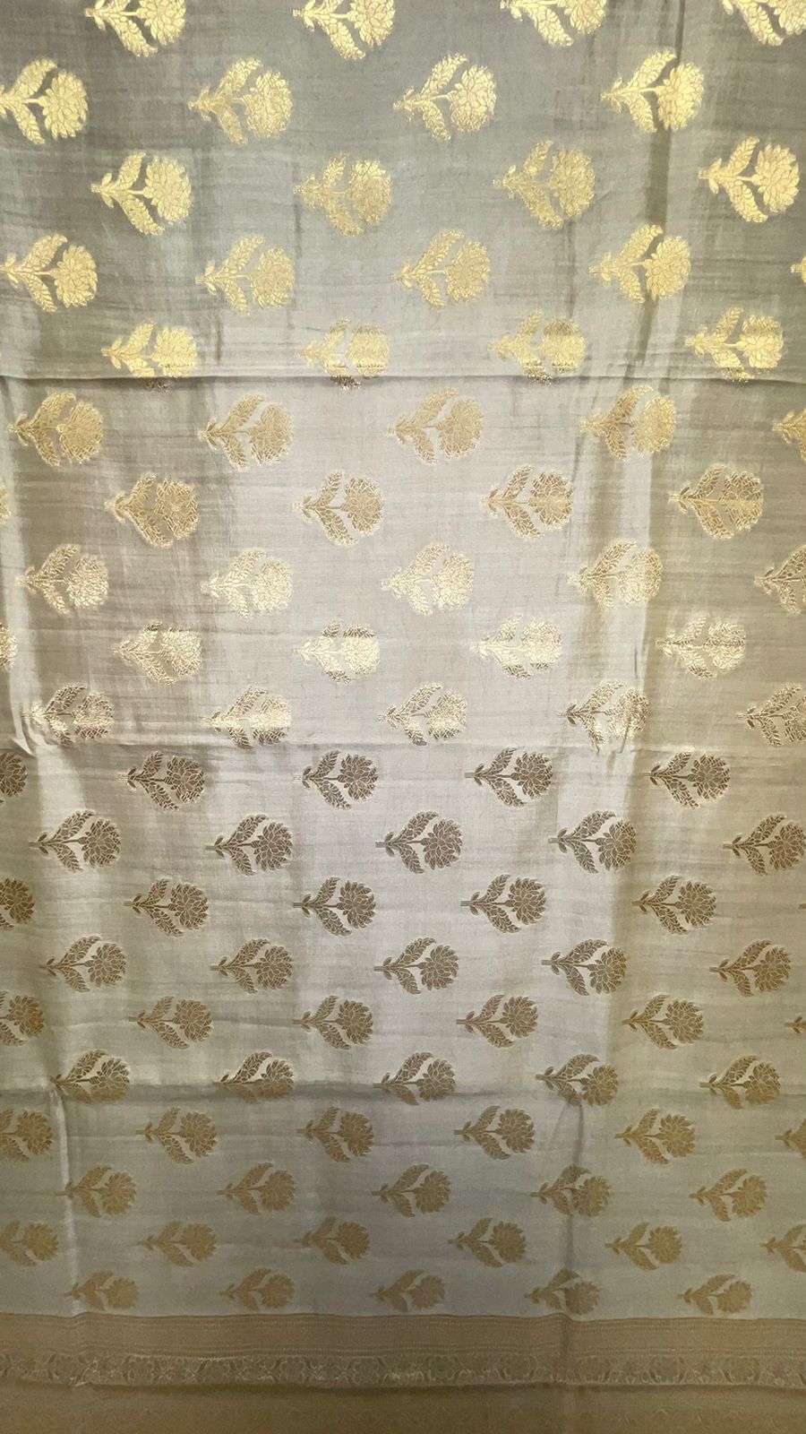 Exquisite Elegance: Faishana Pure Silk Handloom Grey Chiniya Silk Gold Floral Zari Booti with Minakari Border & Grey Blouse