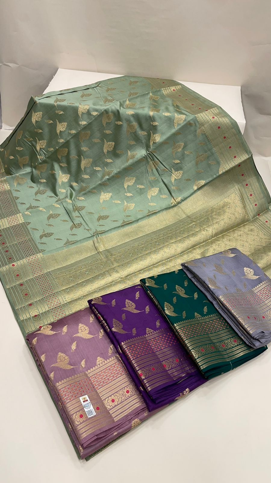 Elegant Faishana Pure Silk Handloom Light Green Chiniya Silk with Gold Zari Floral Booti and Minakari Border & Light green Blouse Piece