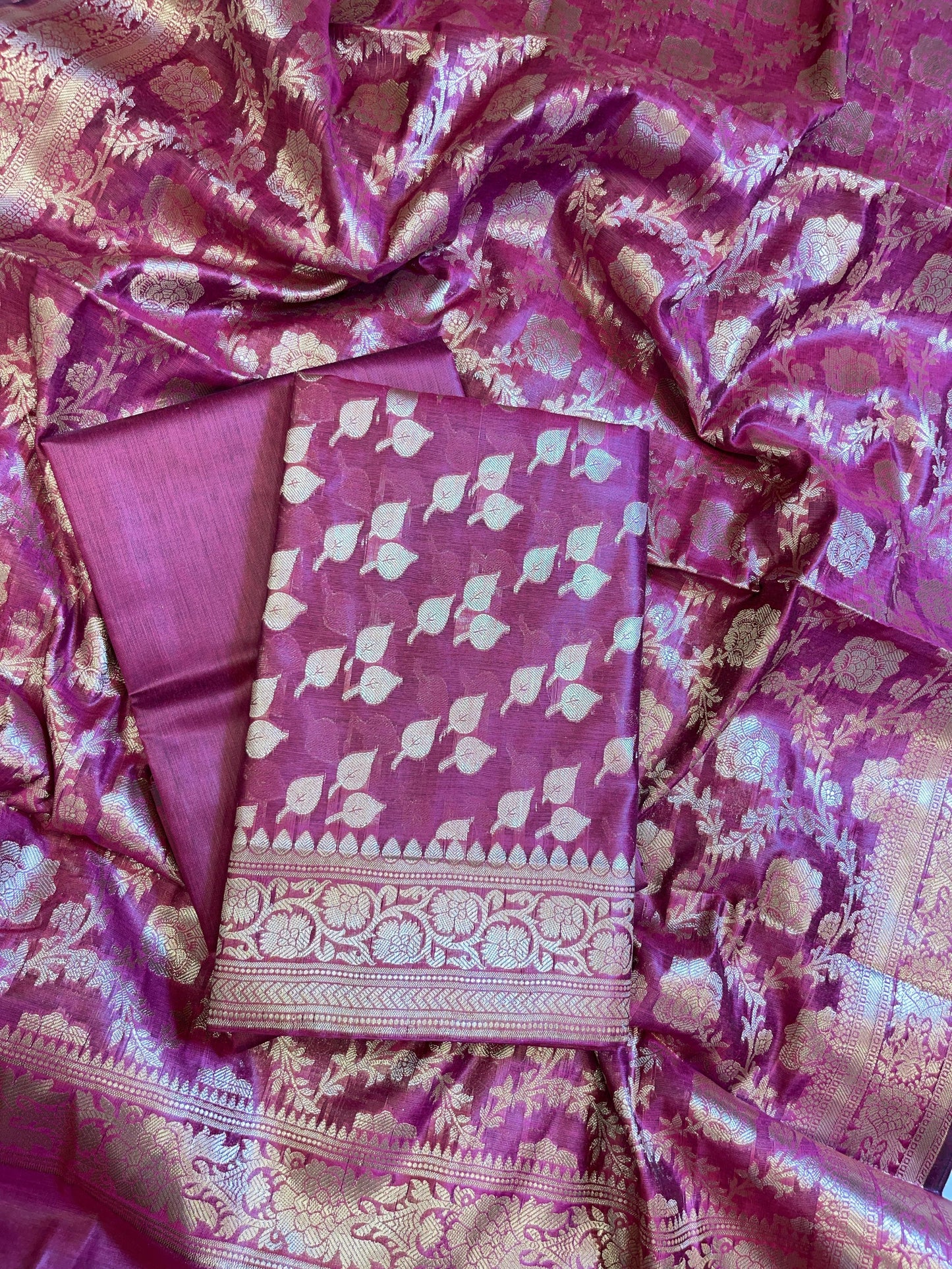Magenta Cotton Silk Floral Zari Booti Banarasi 3 pcs Suit Set 675JVC_130