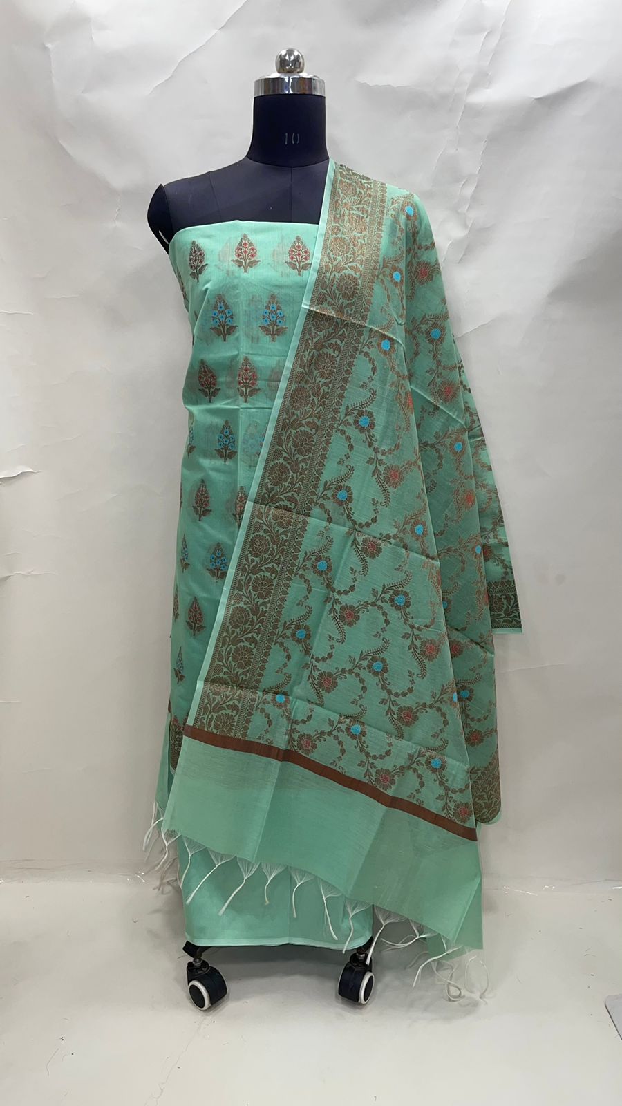 Faishana Presents Green Cotton Resham Copper Zari 3pcs Suit Set accompanied with Plain Bottom and Top Copper Zari Cotton Small Mina Boota with Green Mina Jaal Dupatta
