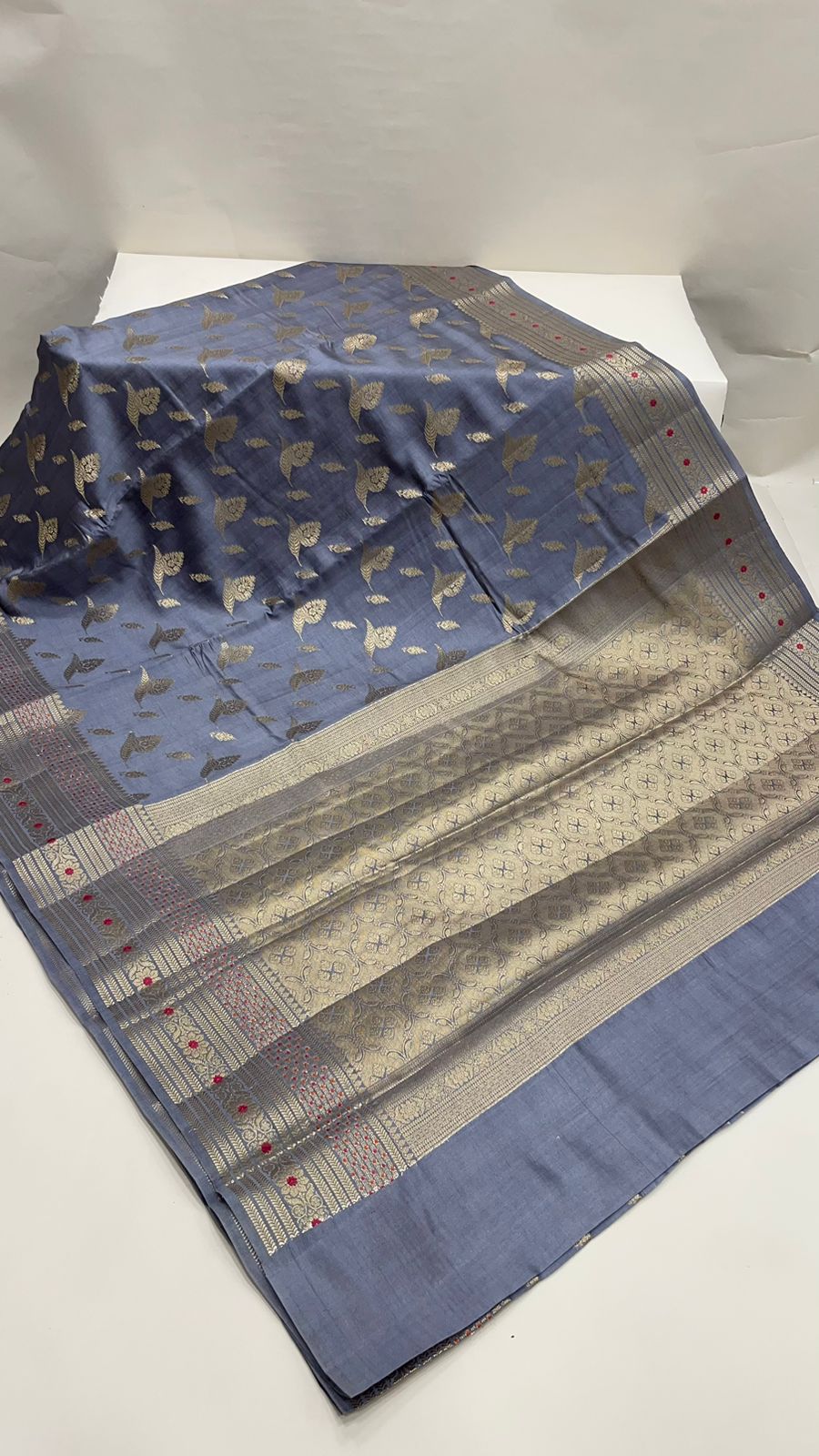 Exquisite Elegance: Faishana's Pure Silk Handloom Grey Chiniya Silk with Gold Zari Floral Booti & Grey Blouse