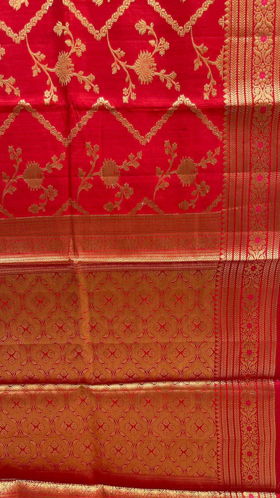 Ravishing Elegance: Faishana's Pure Silk Handloom Red Pure Chiniya Silk Tilfi Zari Jaal Zig-Zag with Minakari Zari Border & Red Blouse Piece
