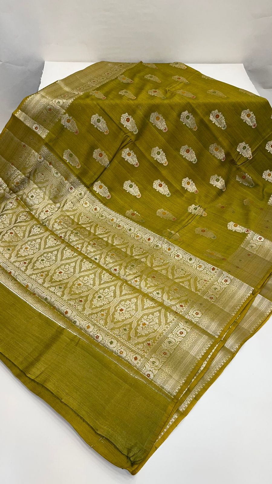 Enchanting Elegance: Faishana Pure Silk Handloom Olive Green Munga Silk Zari Minakari Jaal Anchal Saree with Banarasi Minakari Zari Border by an Olive Green Blouse Piece