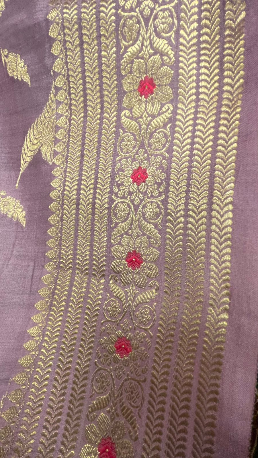 Regal Creation: Faishana Pure Silk Handloom Mauve Chiniya Silk Saree with Gold Zari Floral Booti and Minakari Zari Border with a Stunning Mauve Blouse Piece