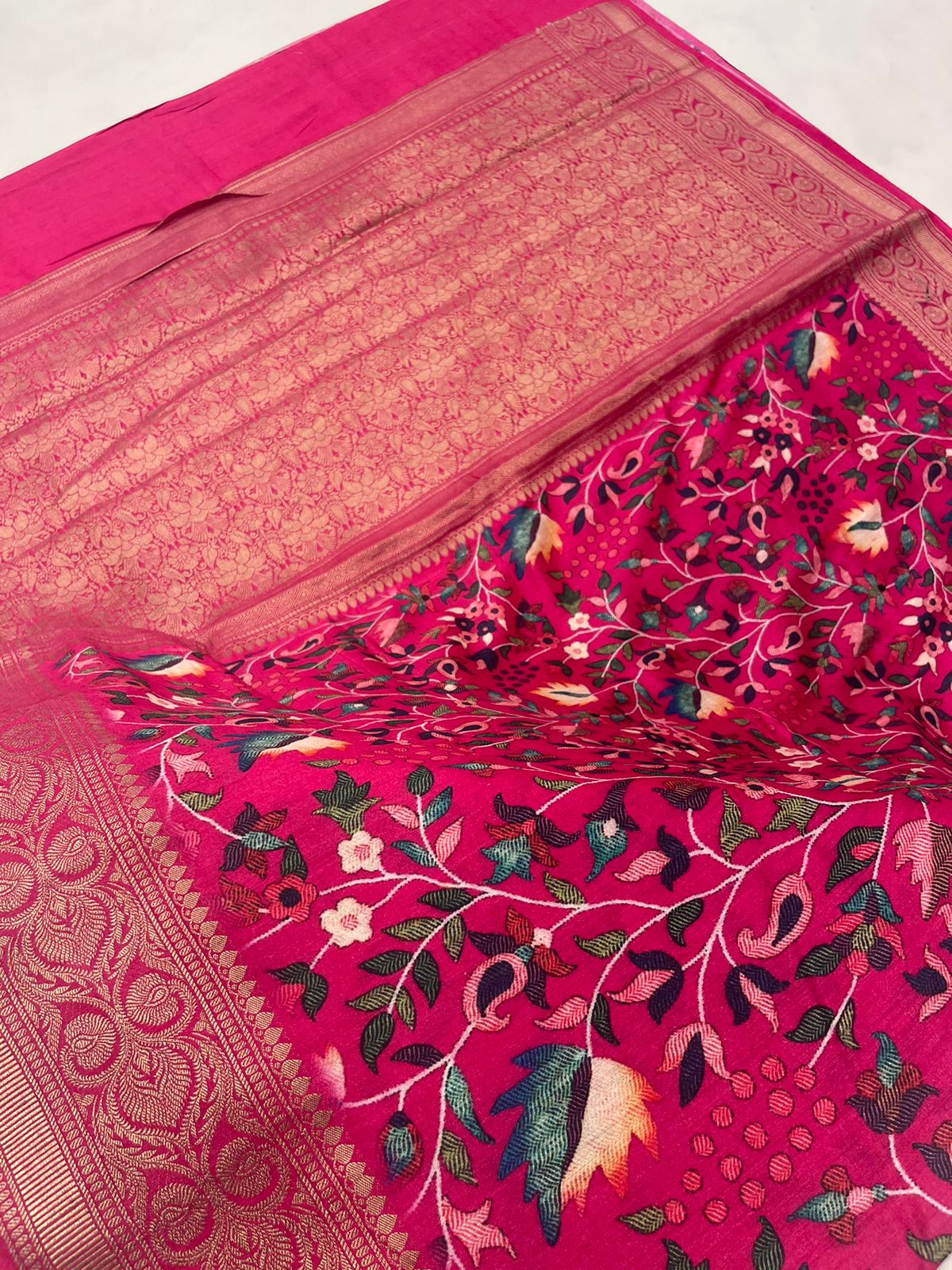 Faishana Pure Silk Handloom Pink Katan Georgette Digital Printed Zari Floral Jaal Kadhwa Banarasi Border with Pink Blouse.