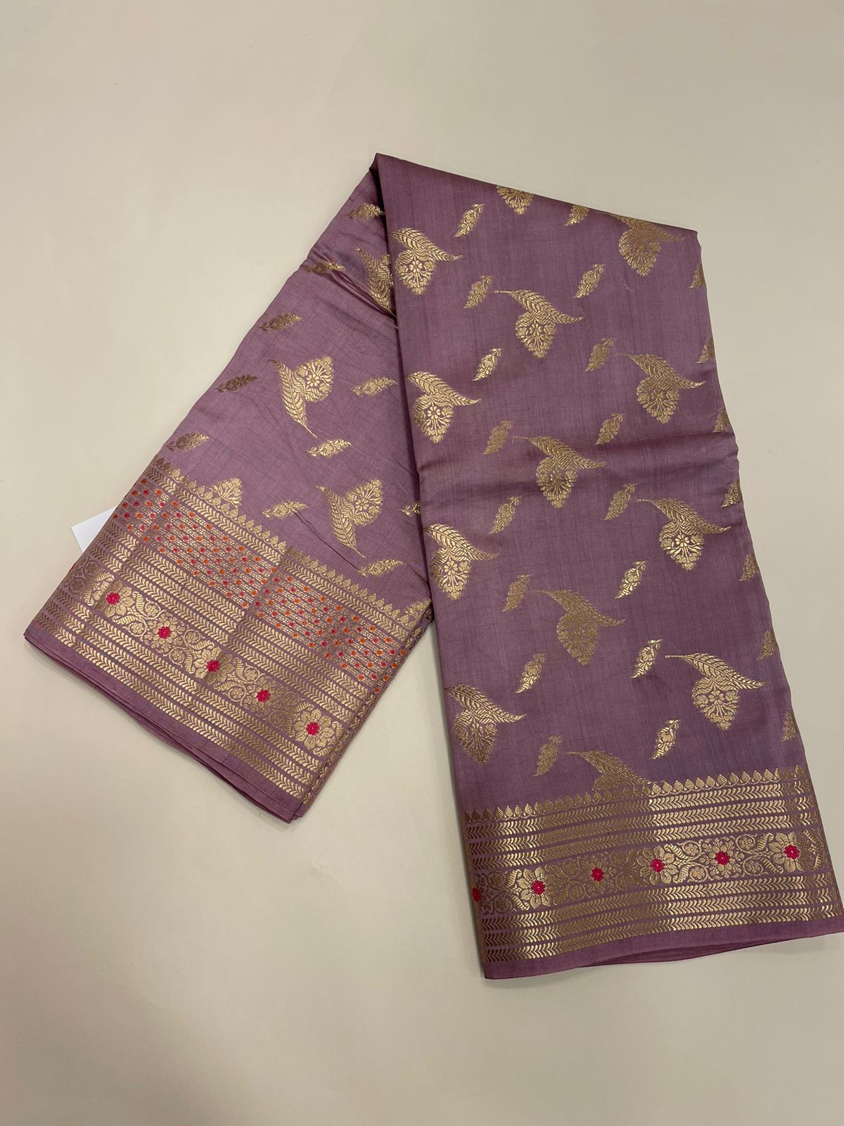 Regal Creation: Faishana Pure Silk Handloom Mauve Chiniya Silk Saree with Gold Zari Floral Booti and Minakari Zari Border with a Stunning Mauve Blouse Piece
