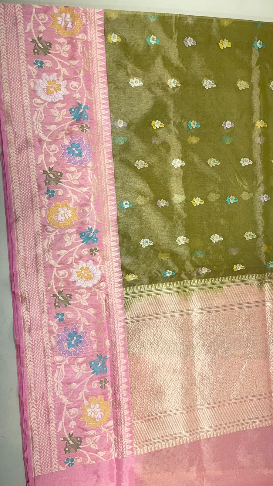Faishana Pure Handloom Olive Green Kora Tissue Silk Sona Rupa Zari Booti Skirt Tilfi Zari Jaal Mina Contrast Pink Border with Contrast Pink Blouse Banarasi Saree