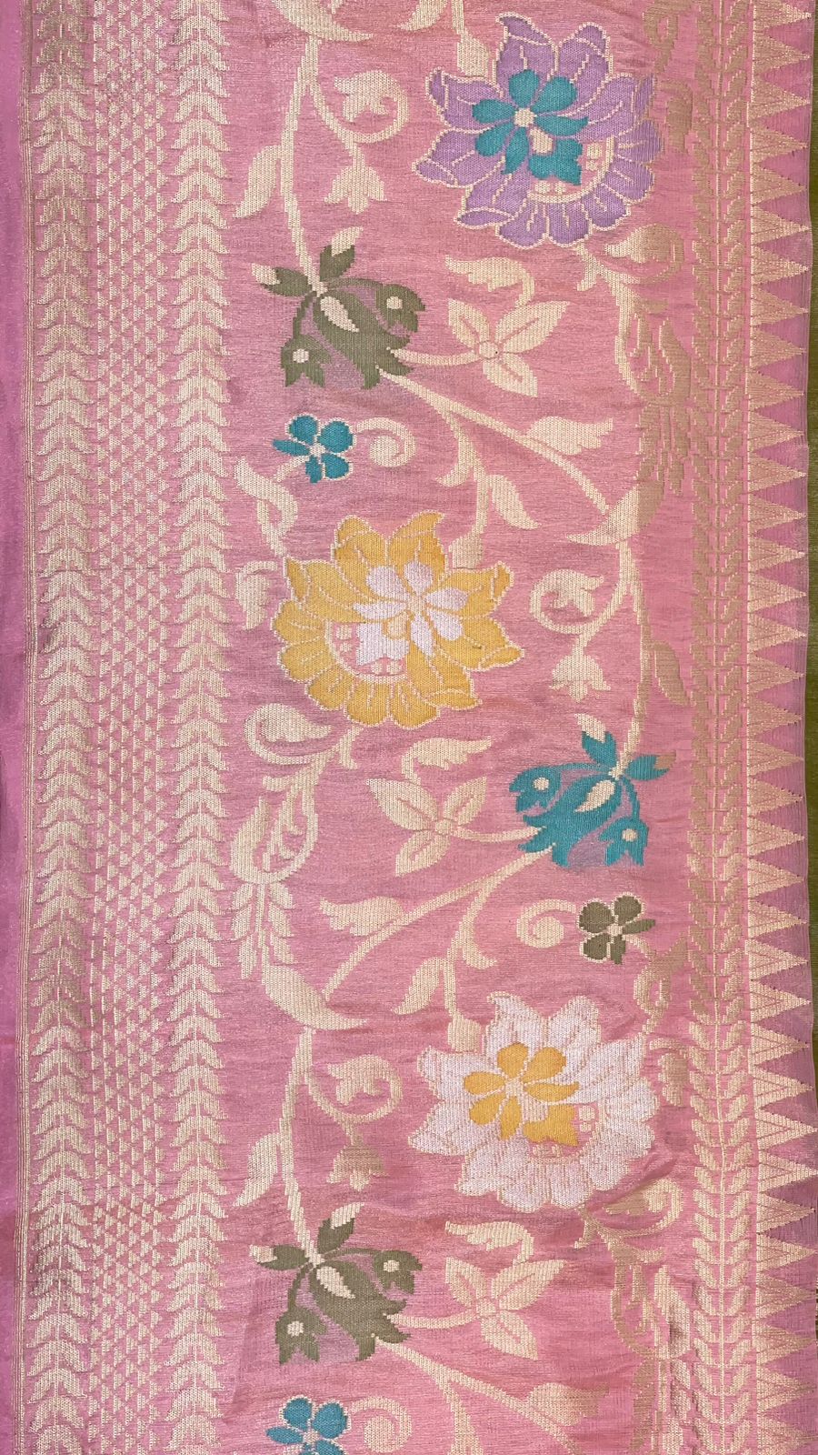 Faishana Pure Handloom Olive Green Kora Tissue Silk Sona Rupa Zari Booti Skirt Tilfi Zari Jaal Mina Contrast Pink Border with Contrast Pink Blouse Banarasi Saree