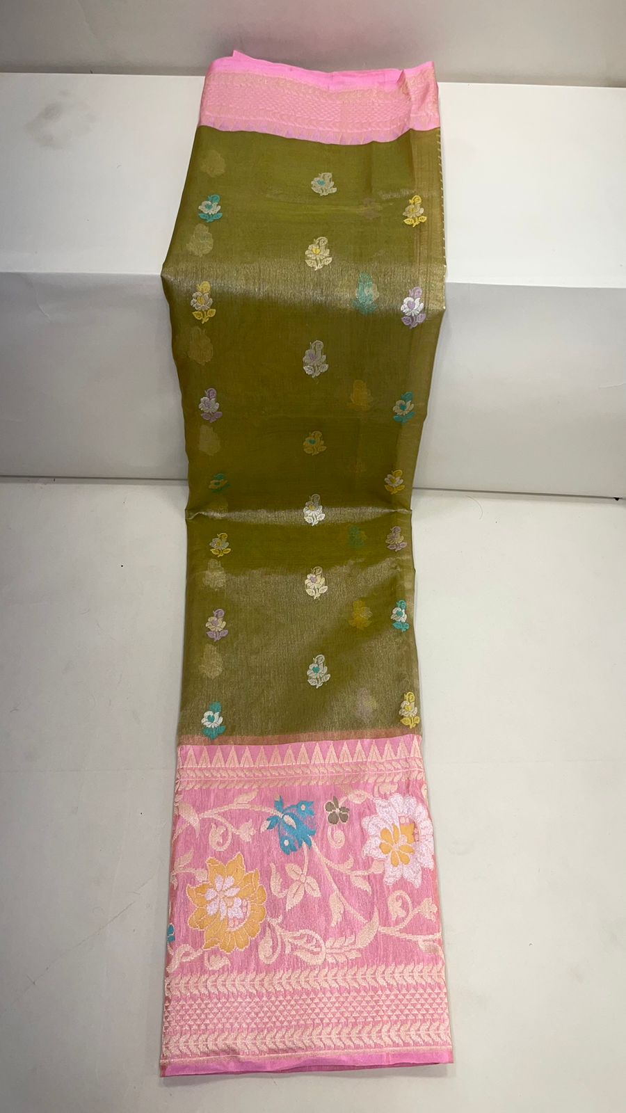 Faishana Pure Handloom Olive Green Kora Tissue Silk Sona Rupa Zari Booti Skirt Tilfi Zari Jaal Mina Contrast Pink Border with Contrast Pink Blouse Banarasi Saree