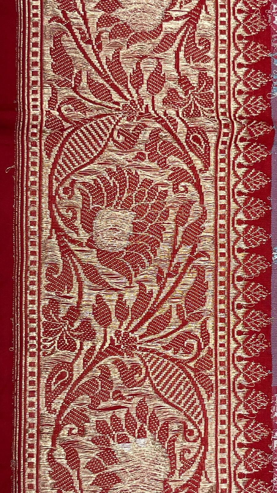 Essence of Tradition: Faishana Pure Handloom Katan Silk Rang kaat Golden Silver Zari Katan Silk Saree with Kadhwa Jungla Honey Bee Booti Blouse