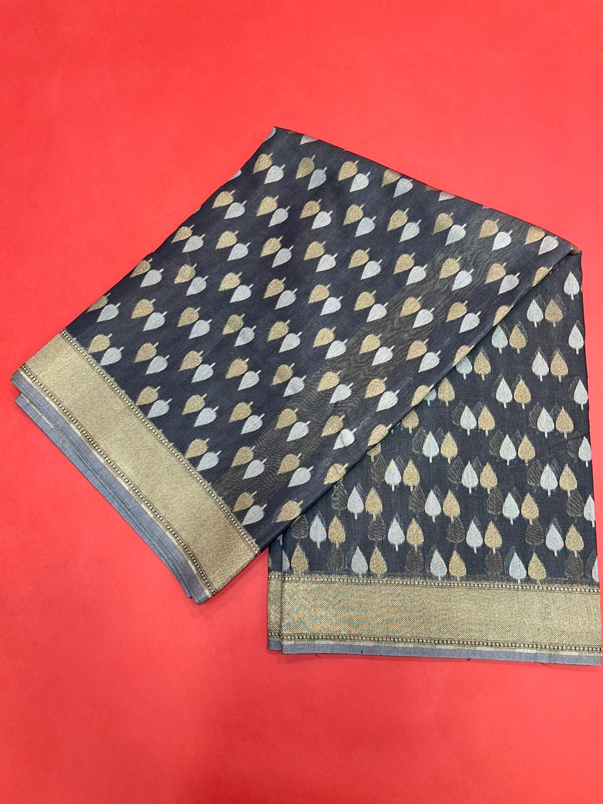 Faishana Presents Black Cotton Chunri Booti With Grey Blouse Banarasi Saree