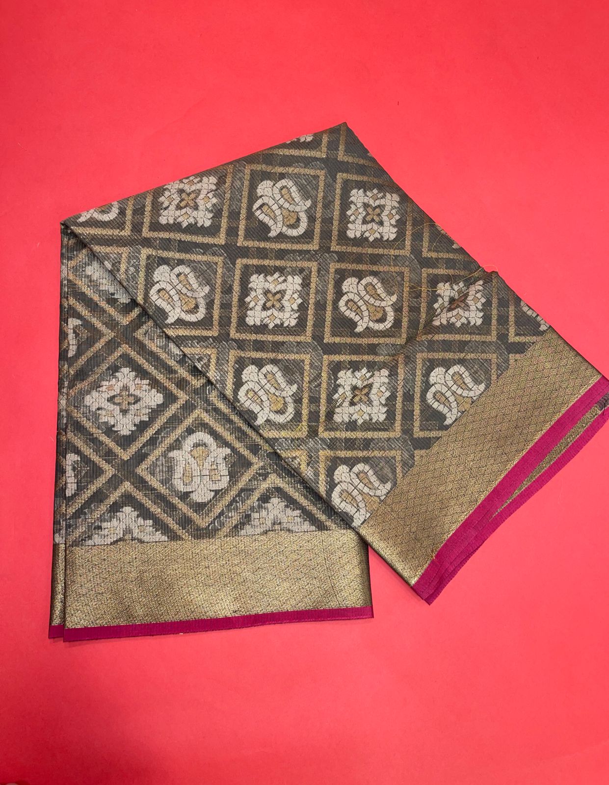 Grey Cotton Blend Banarasi Sarees For Women GEASF_775