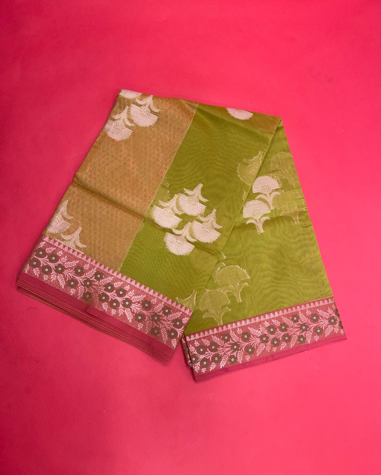 Faishana Presents Green Woven Organza Maroon Border With Maroon Blouse Banarasi Saree