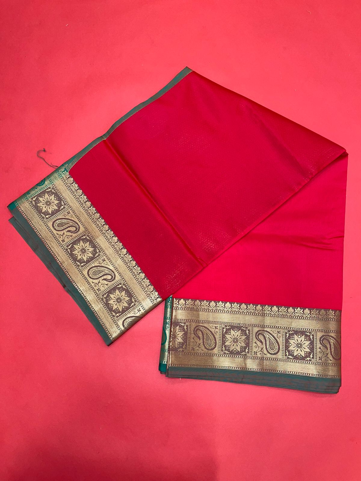Faishana Presents Red Katan Silk Plain Zari Anchal With Contrast Green Zari Border Banarasi Saree