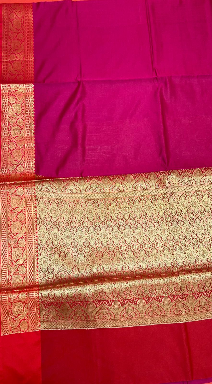 Faishana Presents Magenta Katan Silk Plain Zari Anchal With Contrast Red Zari Border Banarasi Saree