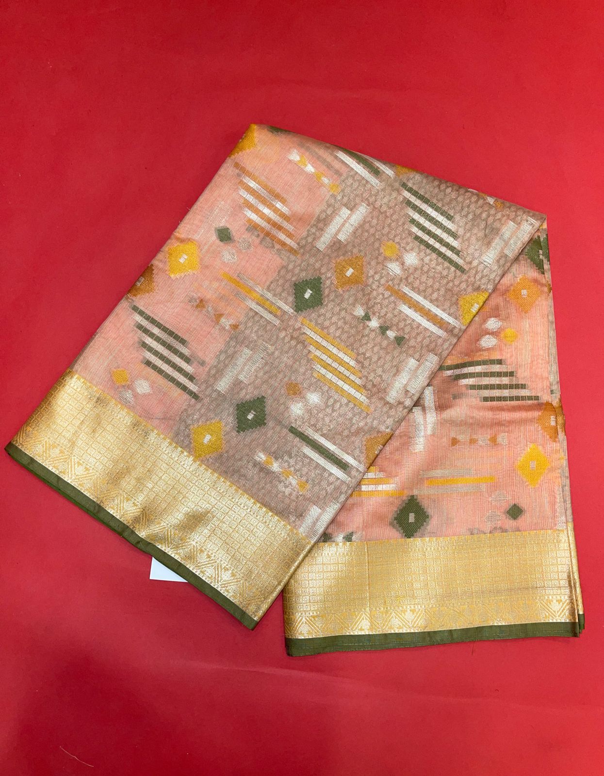 Faishana Presents Handwoven Peach Mulberry Silk Geometrical Motif Tilfi Zari Border With Parrot Green Blouse Banarasi Saree