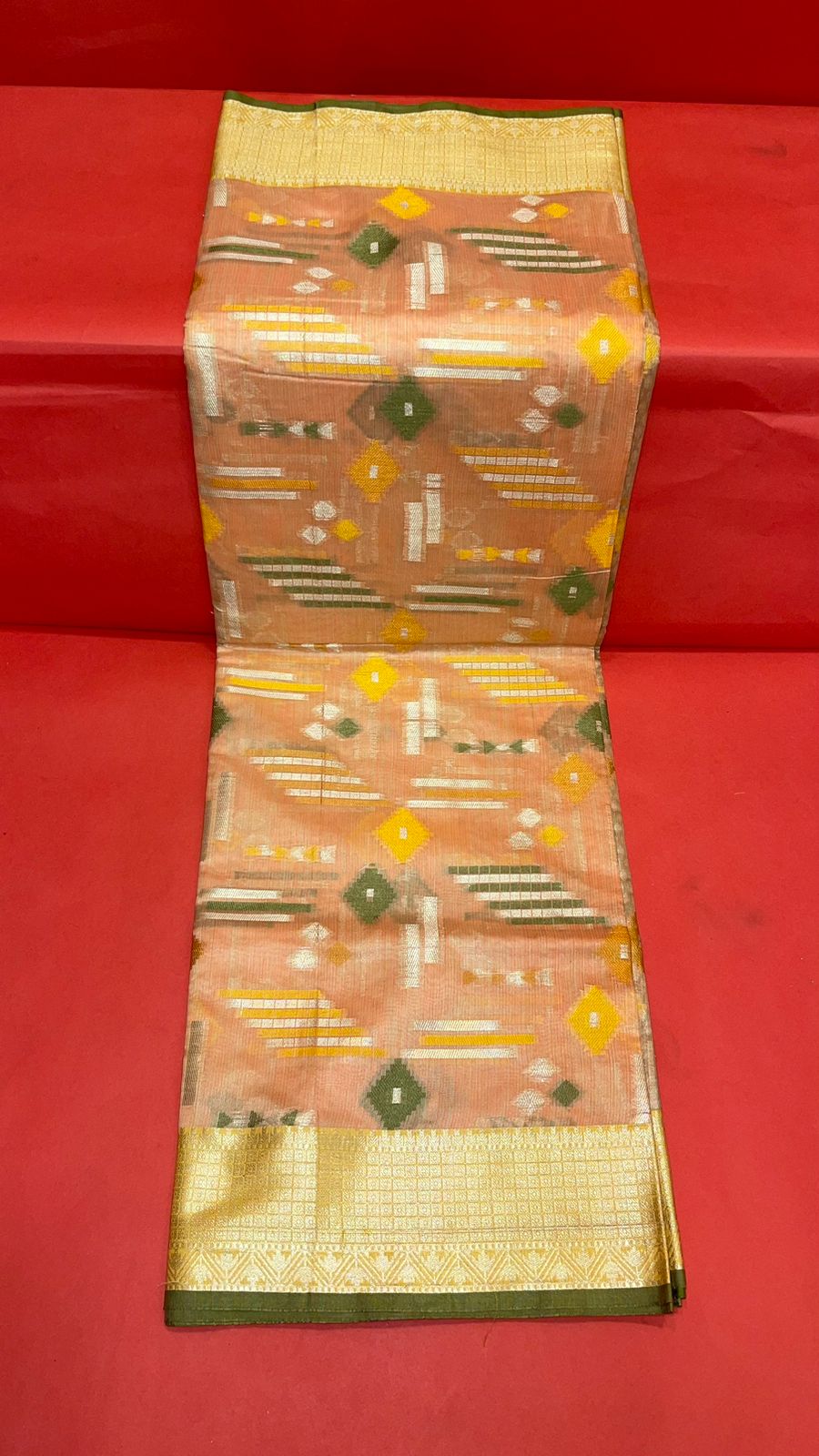 Faishana Presents Handwoven Peach Mulberry Silk Geometrical Motif Tilfi Zari Border With Parrot Green Blouse Banarasi Saree