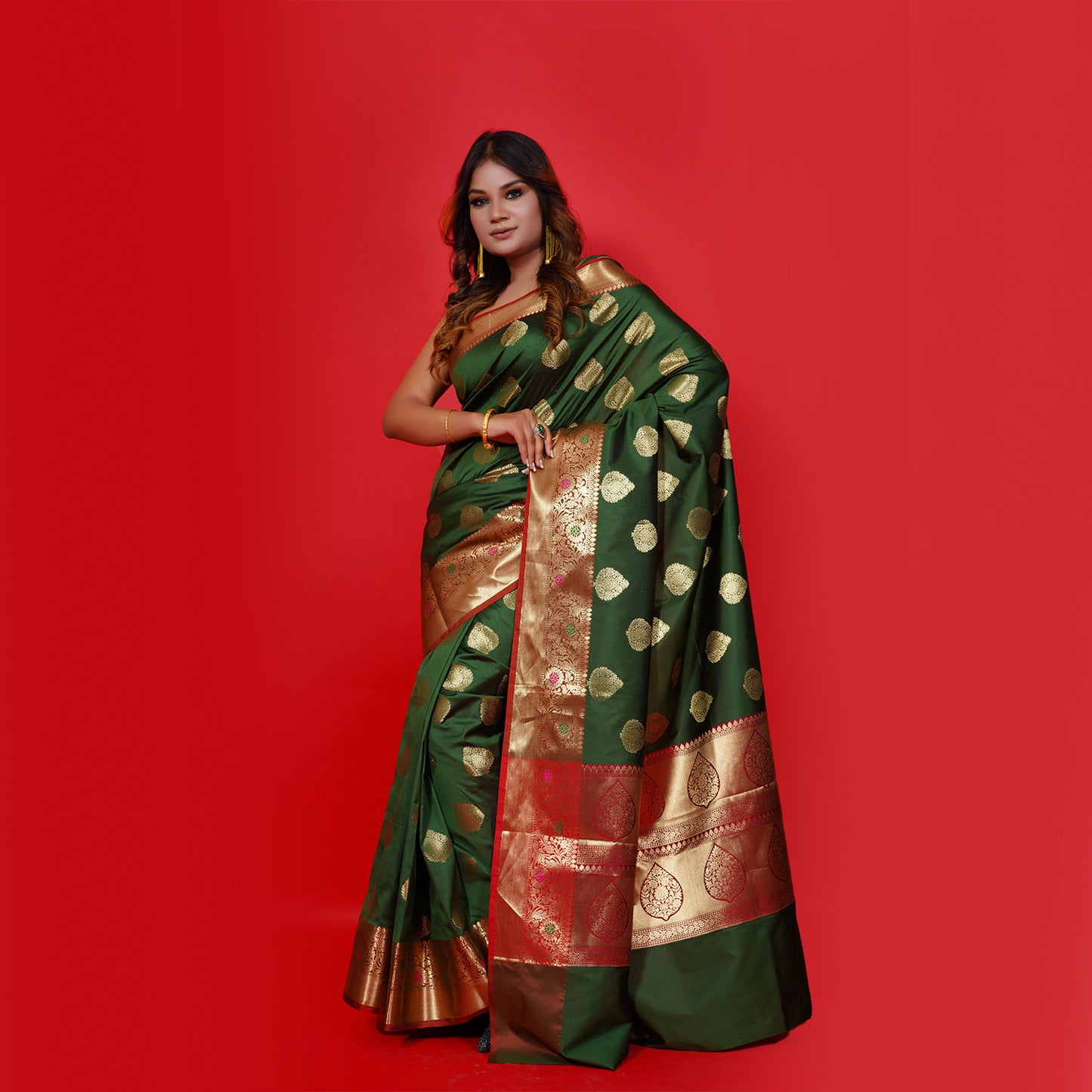 Faishana Presents Dark Green Katan Silk Woven Gold Zari Meena Border Handloom Banarasi Saree With Maroon Blouse Piece