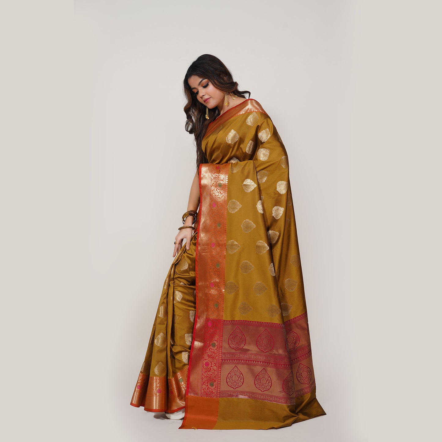 Faishana Presents Flaxen Yellow Katan Silk Woven Gold Zari Meena Border Handloom Banarasi Saree With Maroon Blouse Piece