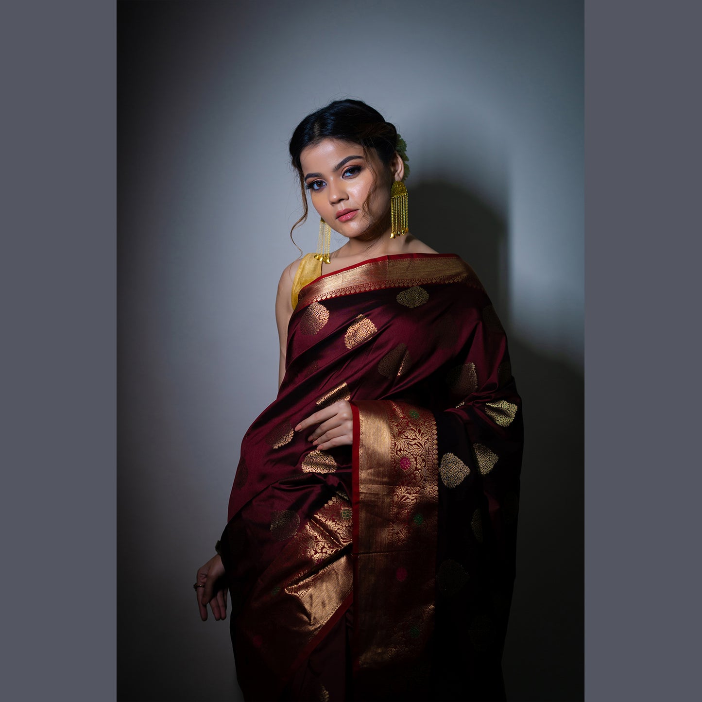 Faishana Presents Dark Brown Katan Silk Woven Gold Zari Meena Border Handloom Banarasi Saree With Maroon Blouse Piece