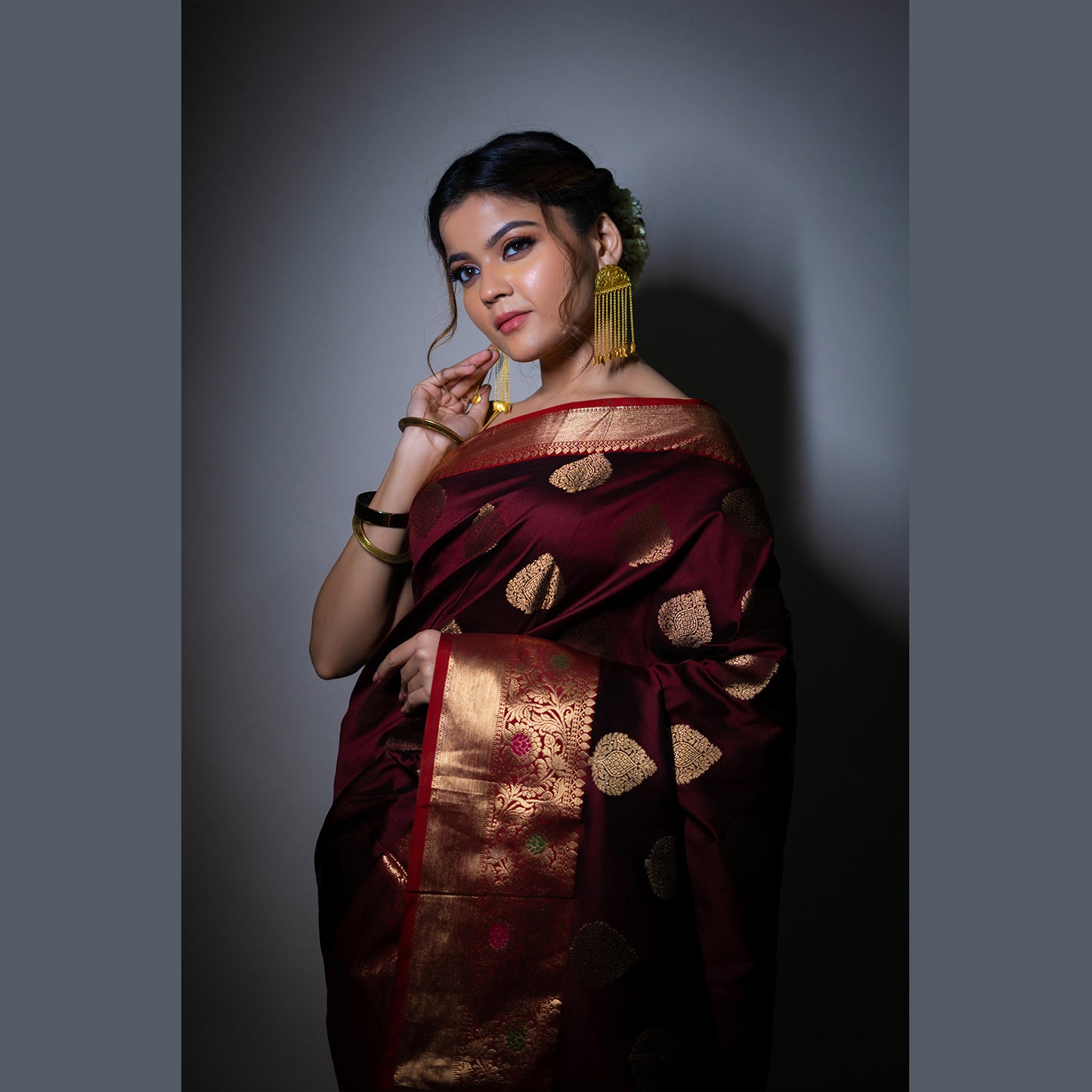 Faishana Presents Dark Brown Katan Silk Woven Gold Zari Meena Border Handloom Banarasi Saree With Maroon Blouse Piece