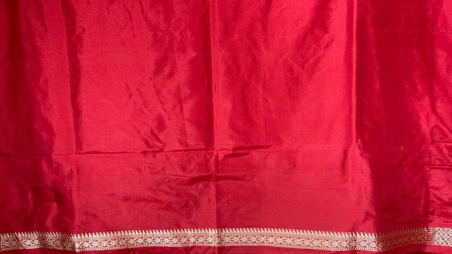 Faishana Pure Silk Handloom Beige Kora Tanchoi Silk Red Kadhwa Border with Red Blouse Banarasi Saree