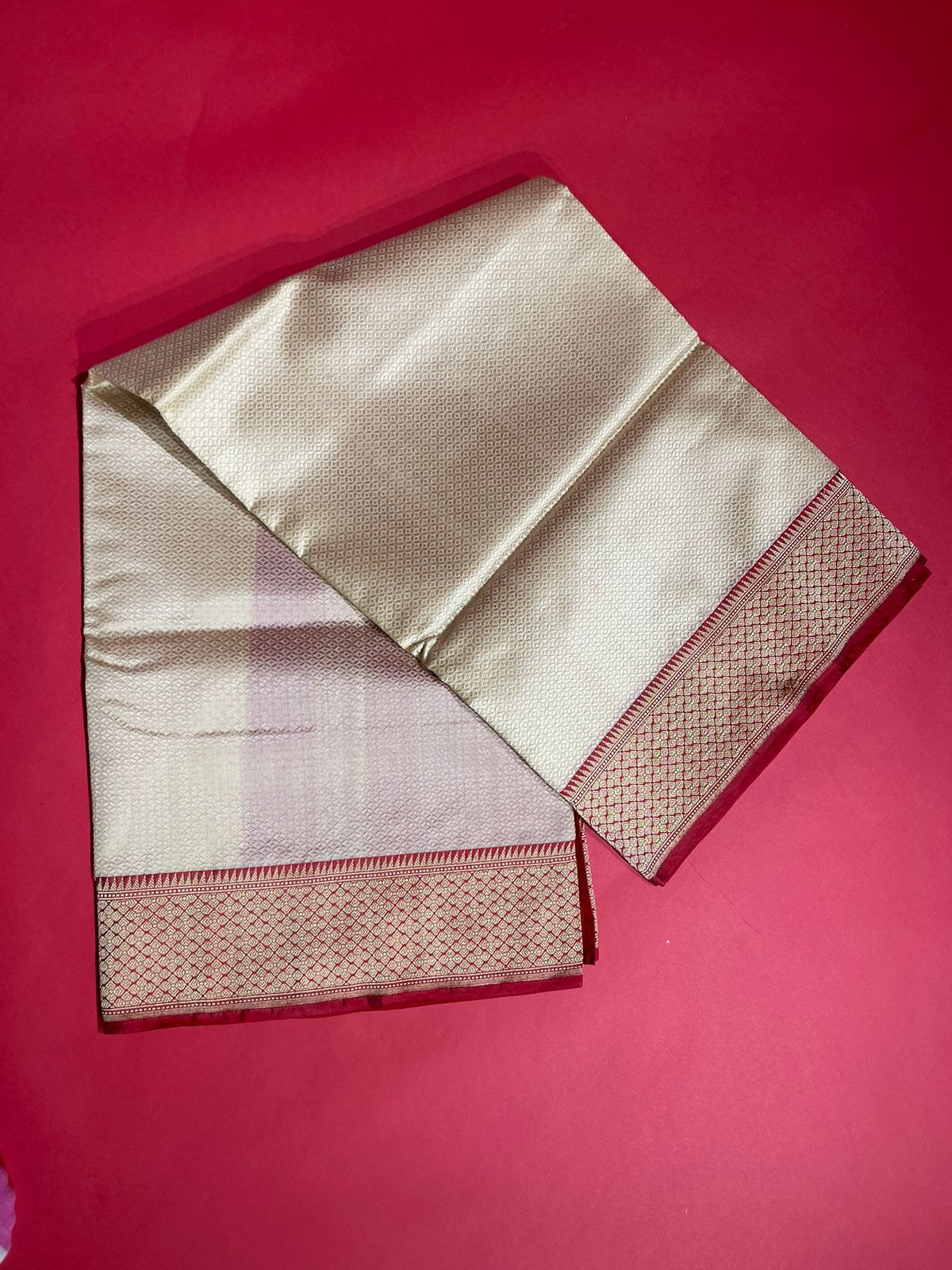 Faishana Pure Silk Handloom Beige Kora Tanchoi Silk Red Kadhwa Border with Red Blouse Banarasi Saree