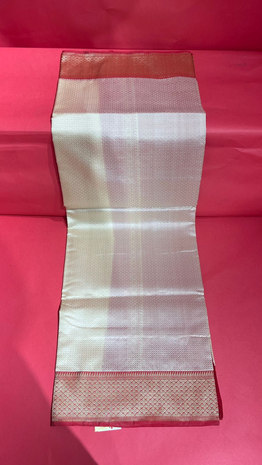 Faishana Pure Silk Handloom Beige Kora Tanchoi Silk Red Kadhwa Border with Red Blouse Banarasi Saree