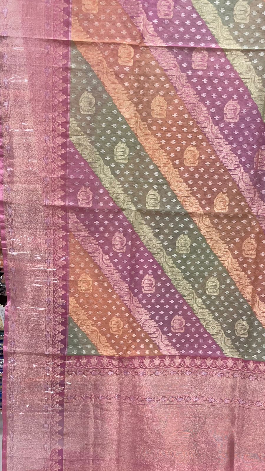 Faishana Pure Silk Handloom Kora Rangkaat Kadhwa Aada Booti with Tested Zari with Pink Kadhwa Blouse Banarasi Saree