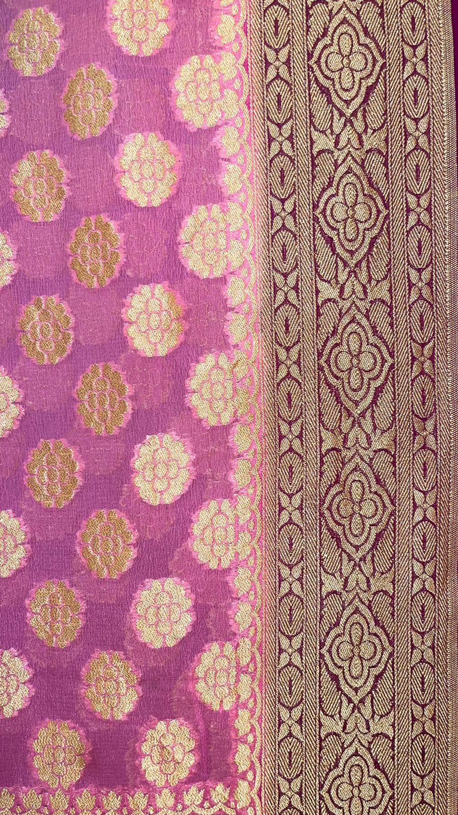 Radiant Threads: Faishana's Pure Silk Handloom Pink Khaddi Georgette Kadhwa Zari Booti Adorned in Kadhwa Magenta Pallu & Blouse