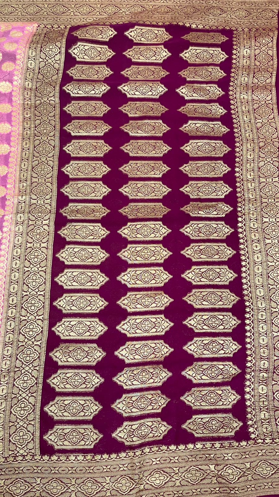 Radiant Threads: Faishana's Pure Silk Handloom Pink Khaddi Georgette Kadhwa Zari Booti Adorned in Kadhwa Magenta Pallu & Blouse