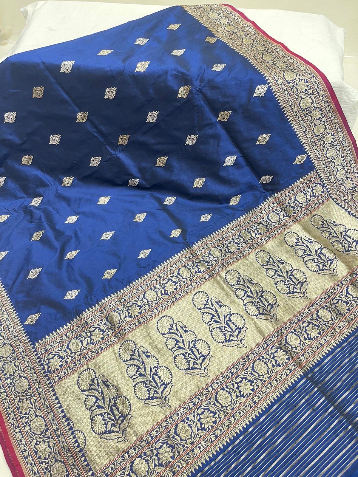 Regal Elegance: Faishana's Pure Silk Handloom Katan Navy Blue Saree with Silver-Gold Booti and Kadhwa Zari Border Paired with Navy Blue Kadhwa Blouse