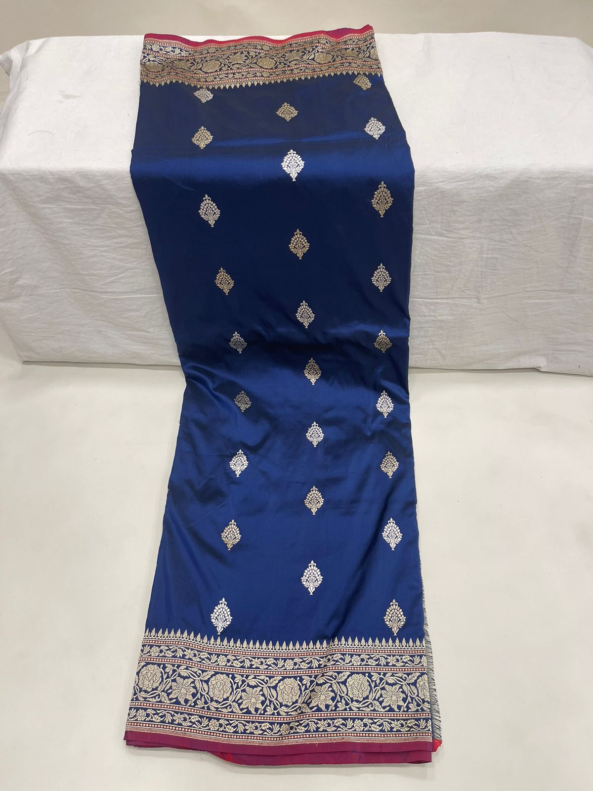 Regal Elegance: Faishana's Pure Silk Handloom Katan Navy Blue Saree with Silver-Gold Booti and Kadhwa Zari Border Paired with Navy Blue Kadhwa Blouse