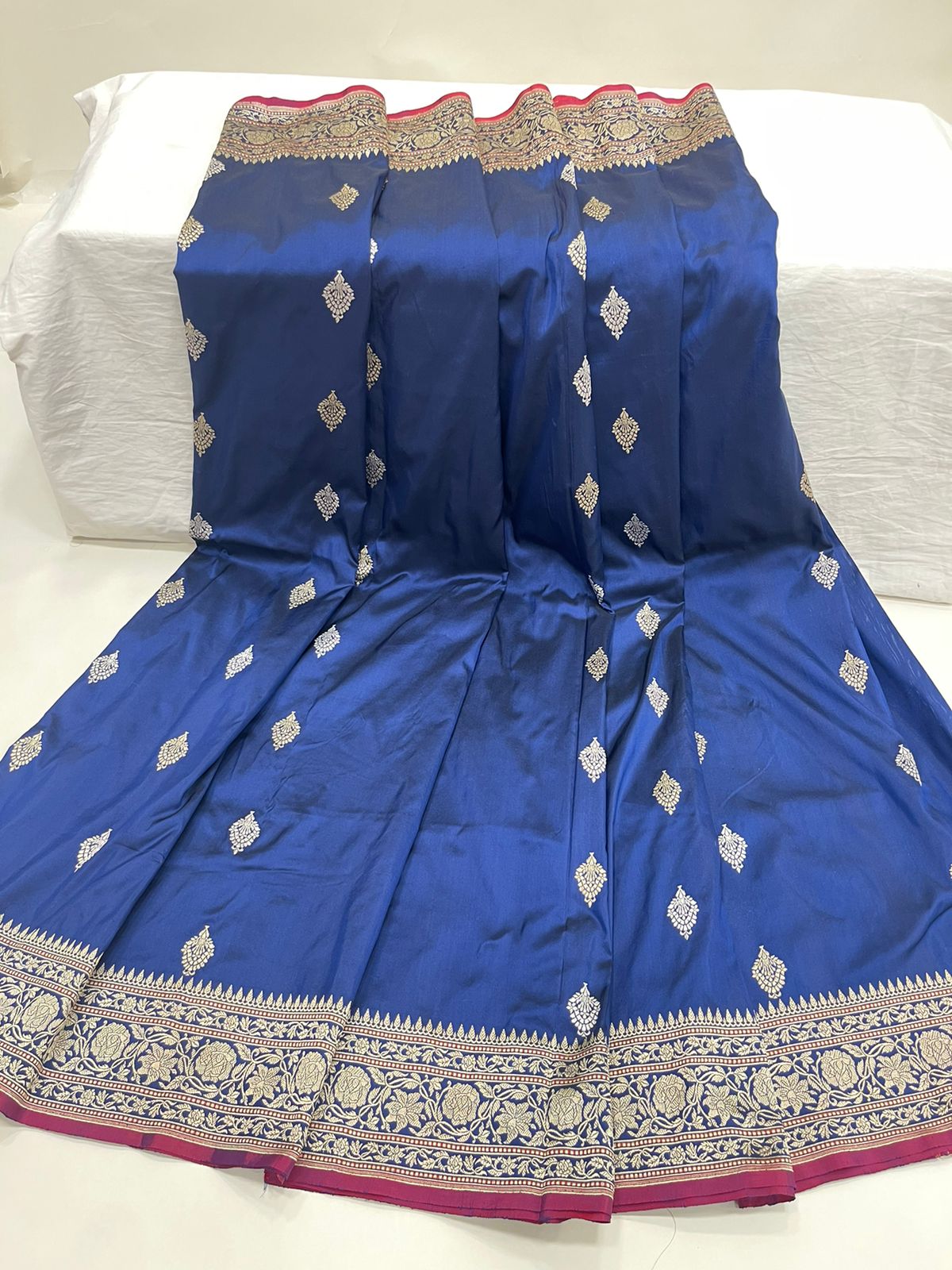 Regal Elegance: Faishana's Pure Silk Handloom Katan Navy Blue Saree with Silver-Gold Booti and Kadhwa Zari Border Paired with Navy Blue Kadhwa Blouse