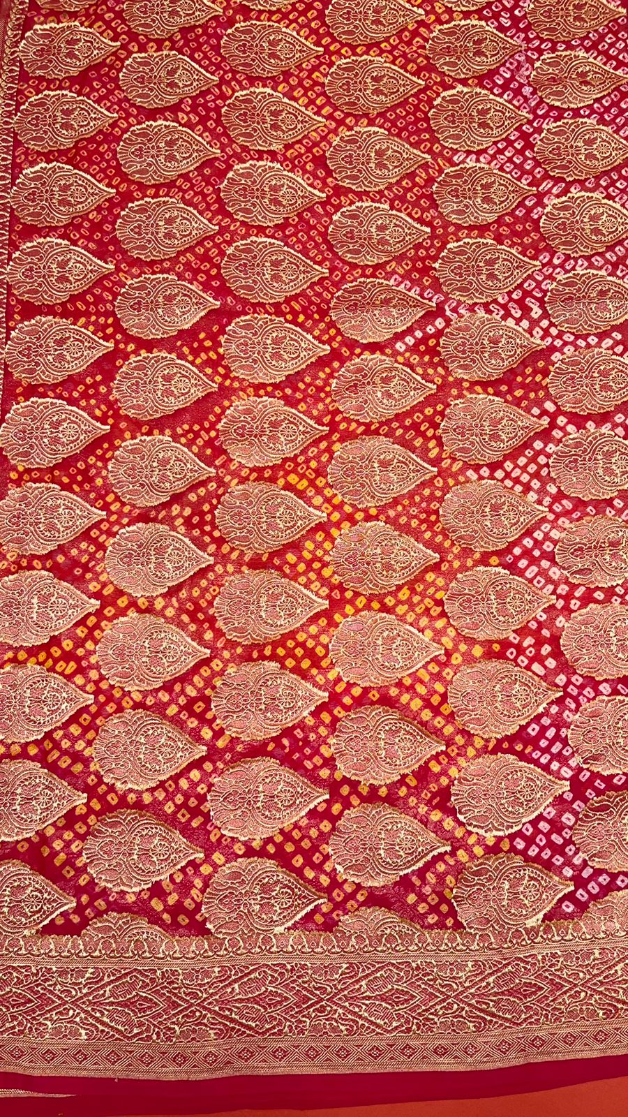 Sunset Splendor: Faishana's Vibrant 2D Yellow and Orange Katan Georgette Bandhej Zari Kadhwa Jaal Chunri Booti with Kadhwa Contrasting Red Pallu and Blouse Saree