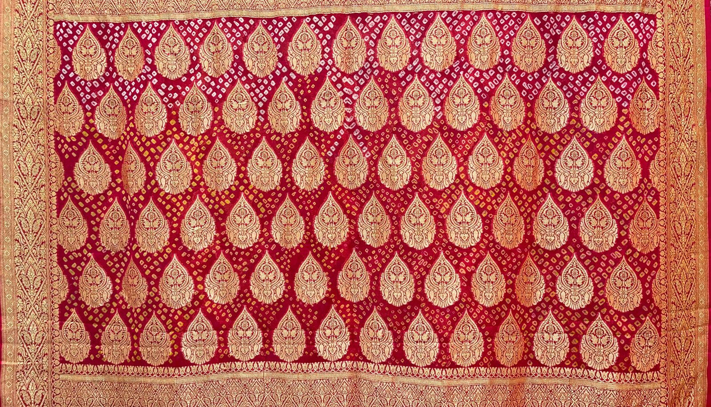 Sunset Splendor: Faishana's Vibrant 2D Yellow and Orange Katan Georgette Bandhej Zari Kadhwa Jaal Chunri Booti with Kadhwa Contrasting Red Pallu and Blouse Saree