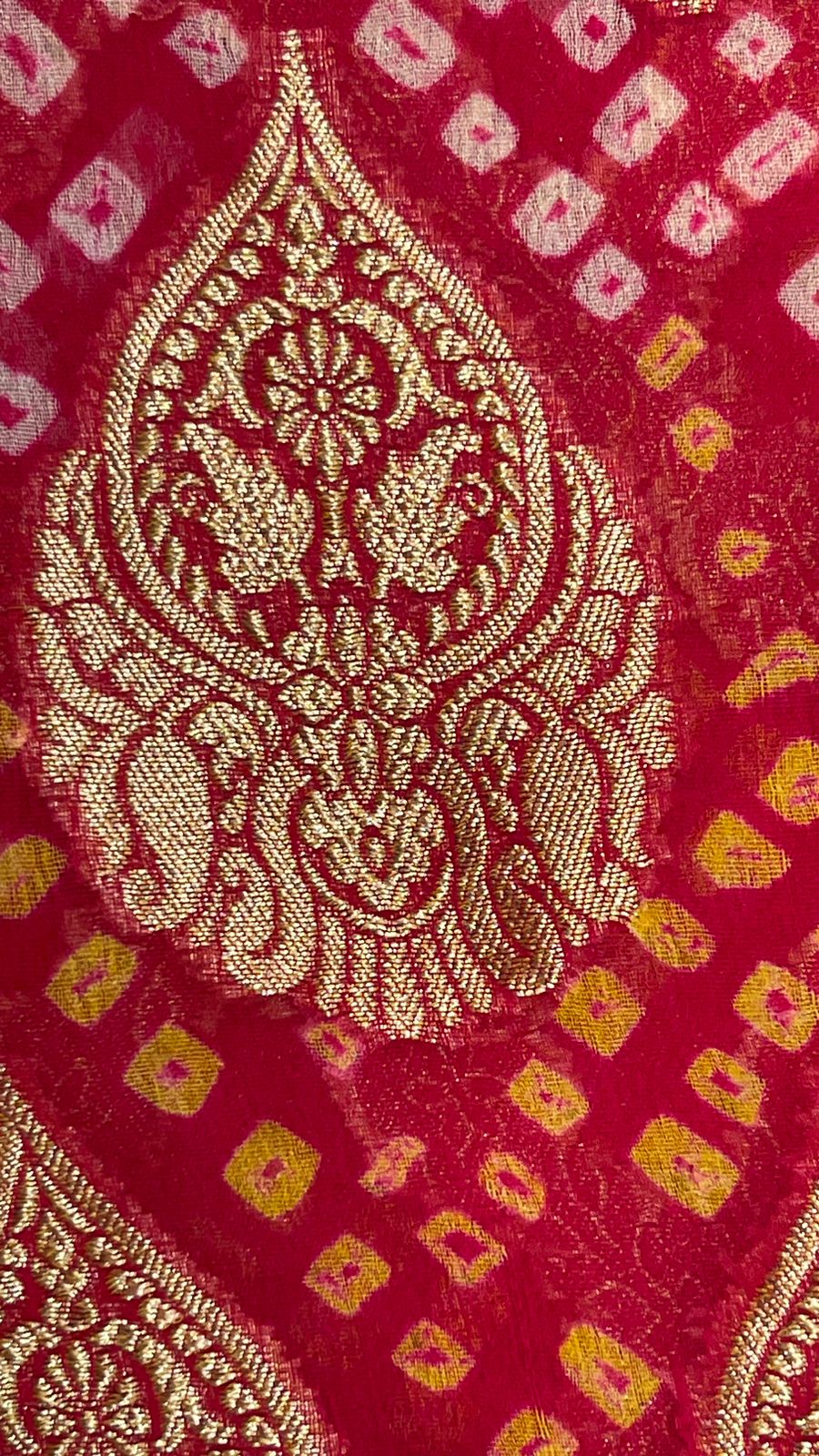 Sunset Splendor: Faishana's Vibrant 2D Yellow and Orange Katan Georgette Bandhej Zari Kadhwa Jaal Chunri Booti with Kadhwa Contrasting Red Pallu and Blouse Saree