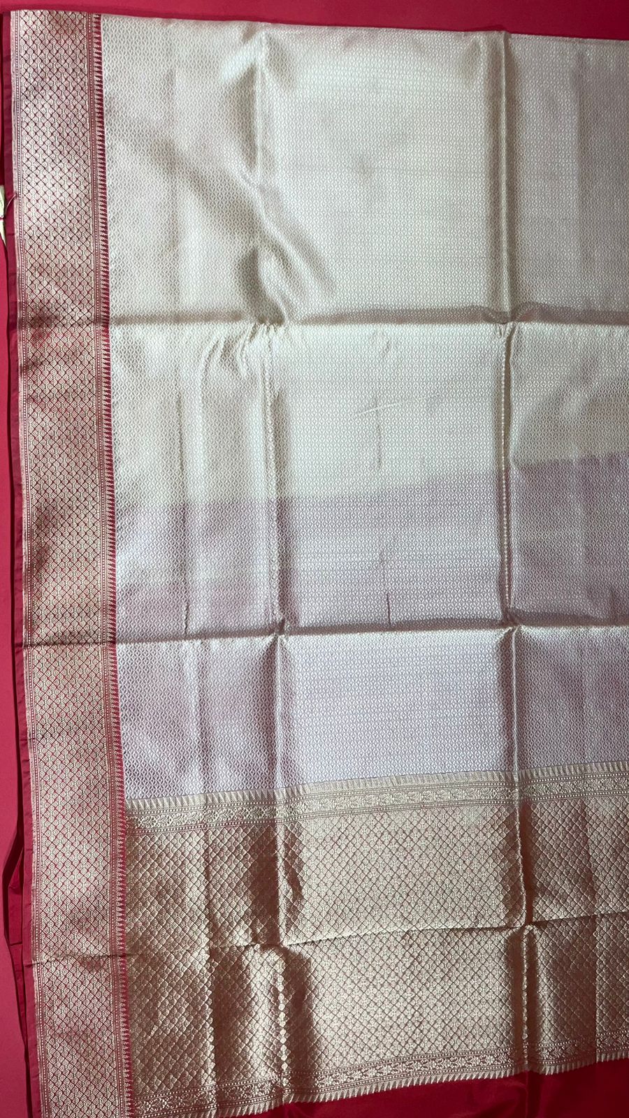 Faishana Pure Silk Handloom Beige Kora Tanchoi Silk Red Kadhwa Border with Red Blouse Banarasi Saree