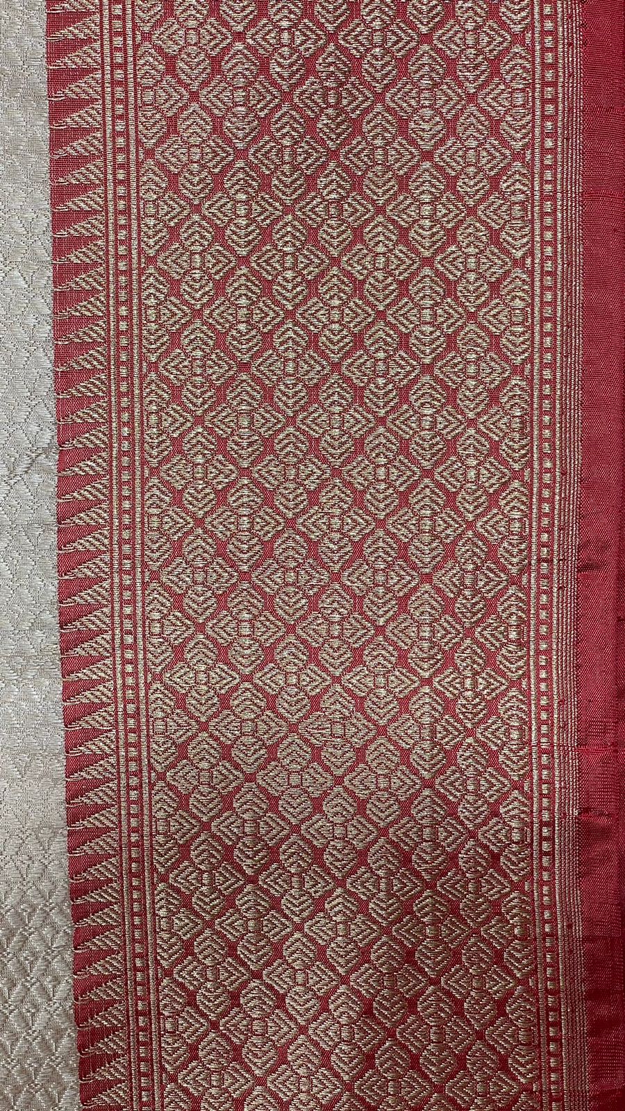 Faishana Pure Silk Handloom Beige Kora Tanchoi Silk Red Kadhwa Border with Red Blouse Banarasi Saree