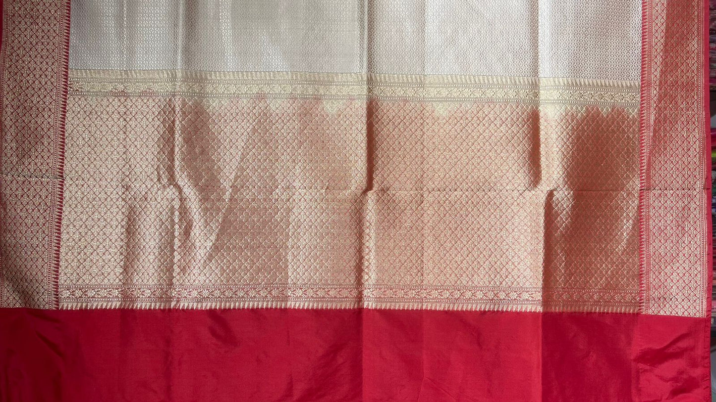 Faishana Pure Silk Handloom Beige Kora Tanchoi Silk Red Kadhwa Border with Red Blouse Banarasi Saree